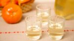 Aprende a preparar licor de mandarina con ron en casa en pocos pasos.