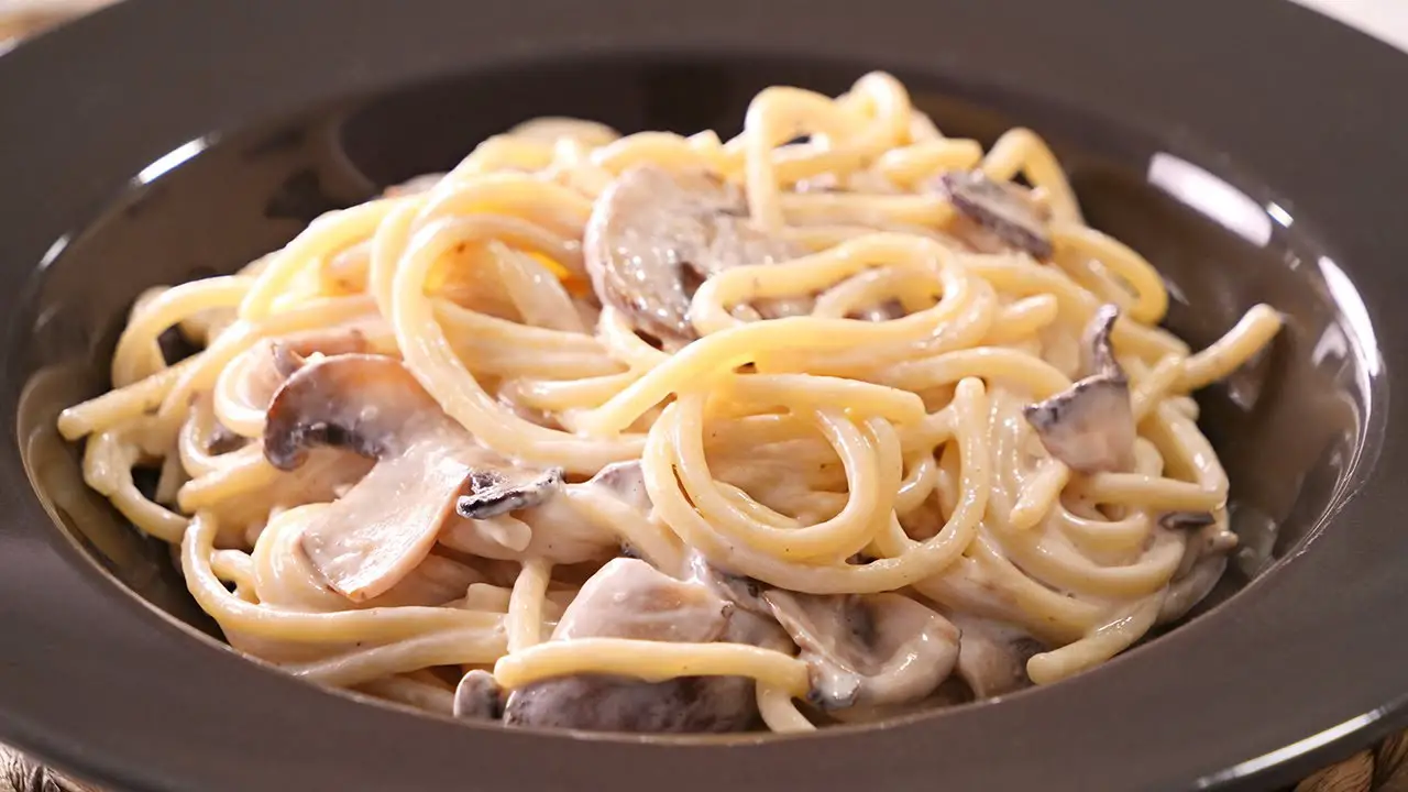 Delicioso Plato De Pasta Con Champi Ones Y Crema De Leche En Minutos Laganini