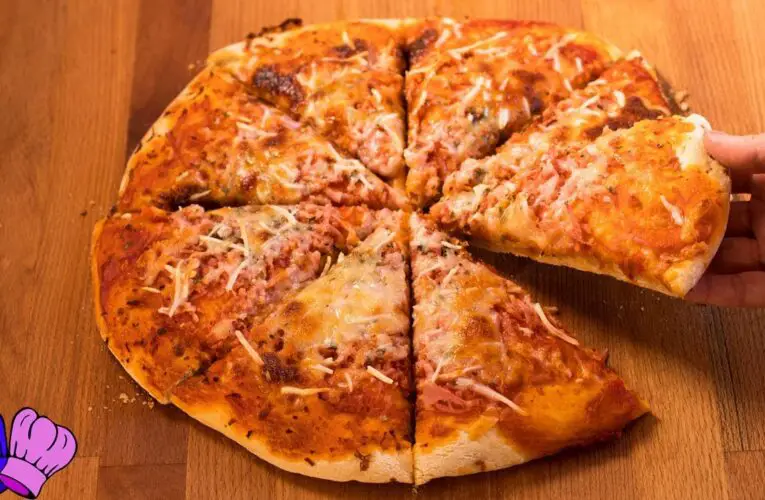 El secreto de la pizza de jamón y queso perfecta: descubre qué ingrediente va primero