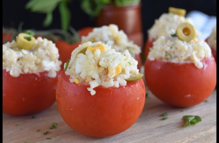 Deliciosos tomates rellenos de arroz: Una receta fácil y sabrosa